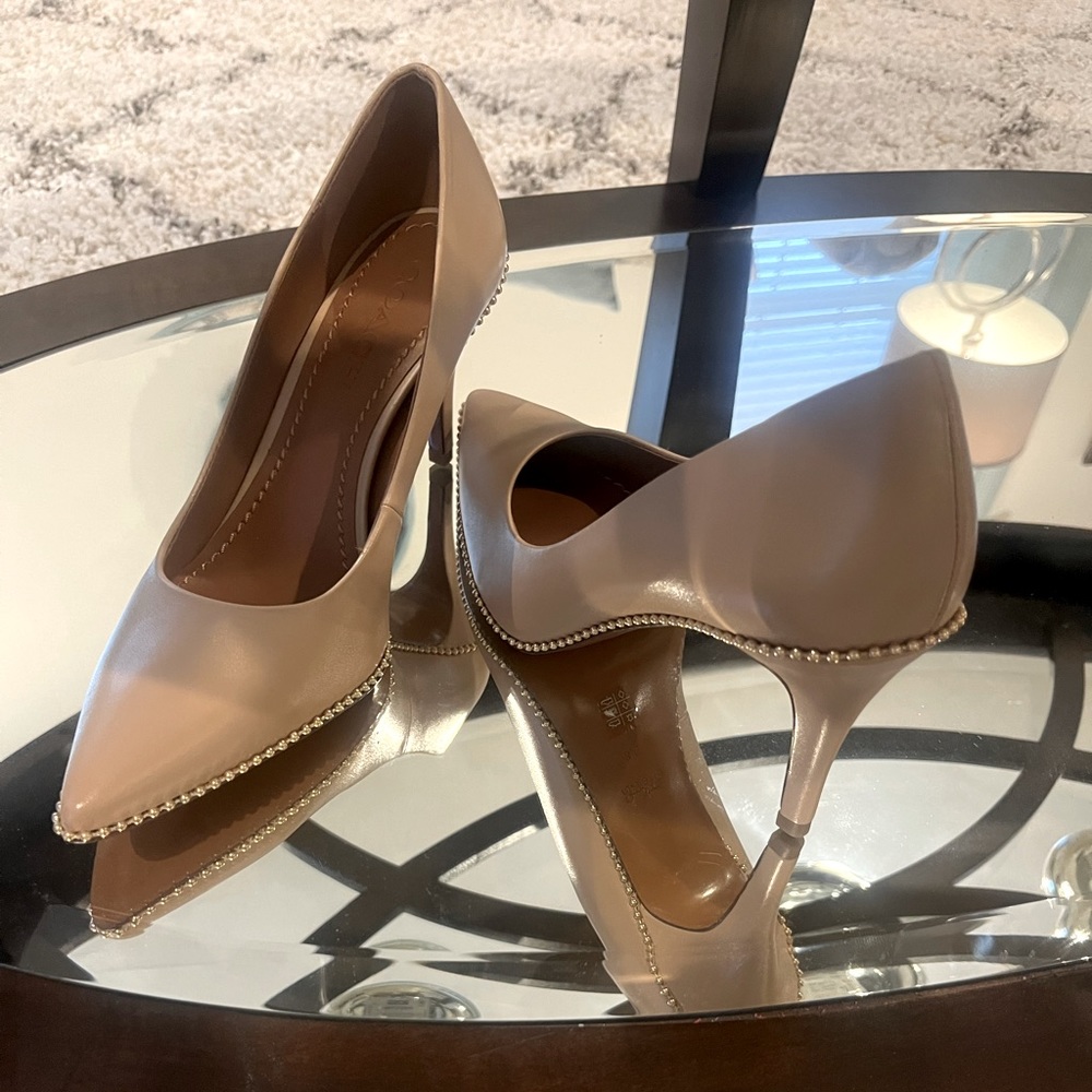 Coach pumps